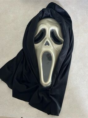 Kids Scream Ghost Mask Costume in Black and Cream - Classic Hooded Design